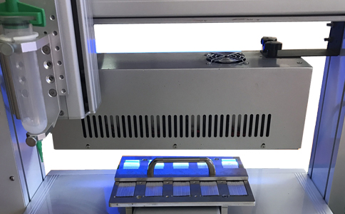 自動點膠固化一體機(jī) 自動點膠固化一體機(jī)